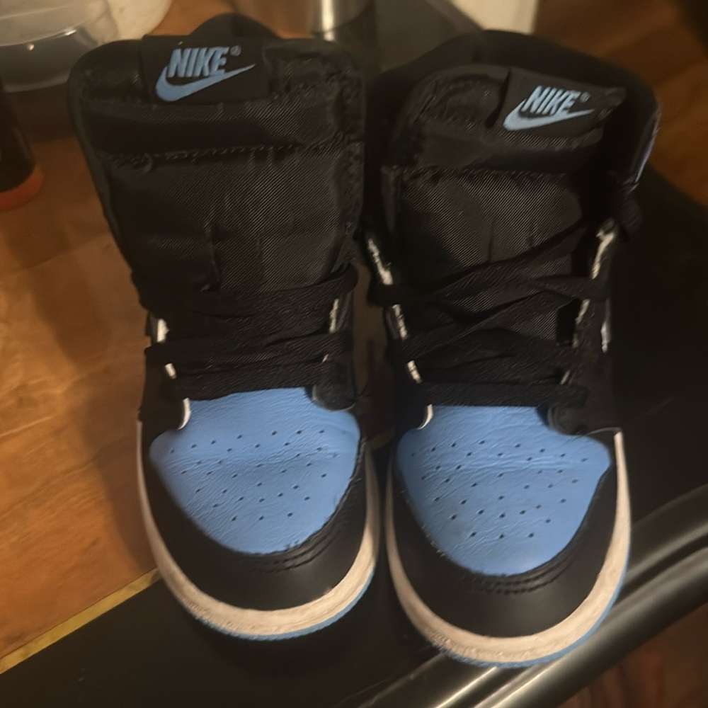 Size 10c slightly used selling as is